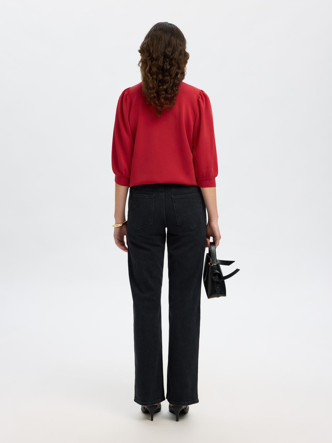 model_shot-back
